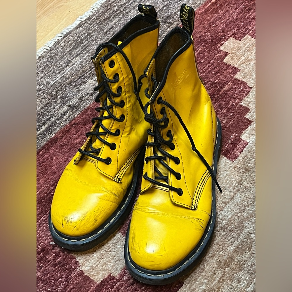 Dr Martens yellow boots !!! cool vintage condition / sz 41 eu.